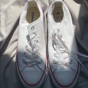 BRAND NEW WHITE LOW CUT CONVERSE